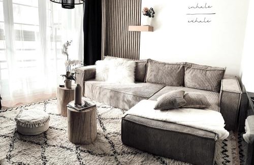Sablon Apartment | Guest Rated: 9.4 - Le cocon Blånc Metz with Private Parking