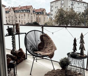 Sablon Apartment | Guest Rated: 9.4 - Le cocon Blånc Metz with Private Parking