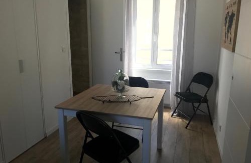 Grandcamp-Maisy Apartment | Oceanfront Retreat: Le Cocon d'Agathe, Rated 9/10