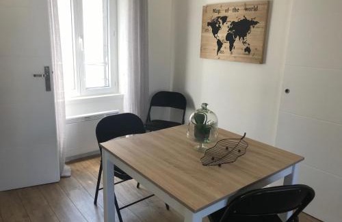 Grandcamp-Maisy Apartment | Oceanfront Retreat: Le Cocon d'Agathe, Rated 9/10