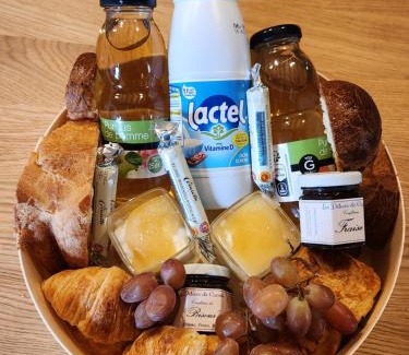 Saint-Jean-d'Elle Cabin | Relaxing Dôme with Spa and Hot Tub - Guest Rated 9.3/10