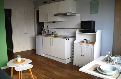 Courseulles-sur-Mer Apartment | Experience Le Cocon de Nacre Near the Beach and Ocean Views