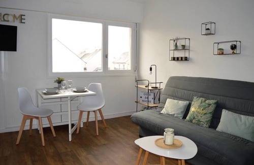 Courseulles-sur-Mer Apartment | Experience Le Cocon de Nacre Near the Beach and Ocean Views