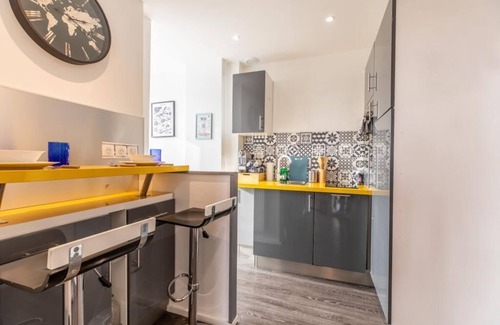 Blatin Apartment | Explore "Le Cocon de Jaude": Central Stay with Kitchen
