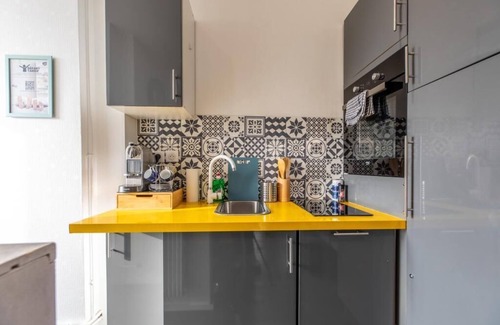 Blatin Apartment | Explore "Le Cocon de Jaude": Central Stay with Kitchen