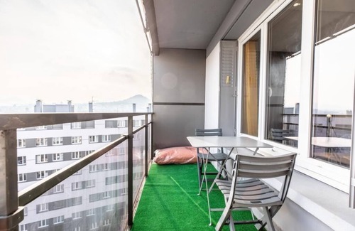 Blatin Apartment | Explore "Le Cocon de Jaude": Central Stay with Kitchen
