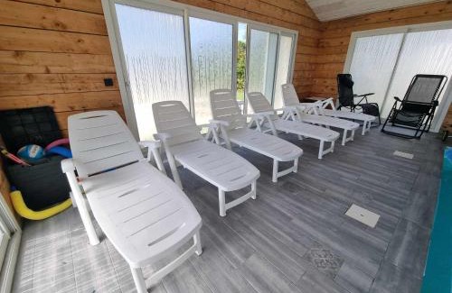 Saint-Savin Bed & Breakfast | Relax at Le Cocon de Lily with Oceanfront Views and Pools