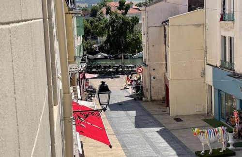 Verdun Apartment | Cozy Le Cocon de Sasha: Pet & Child Friendly Retreat