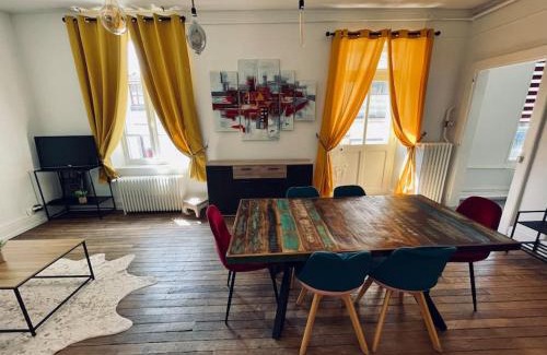 Verdun Apartment | Cozy Le Cocon de Sasha: Pet & Child Friendly Retreat