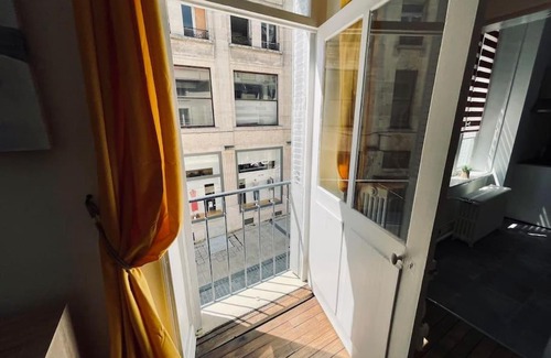 Verdun Apartment | Cozy Le Cocon de Sasha: Pet & Child Friendly Retreat