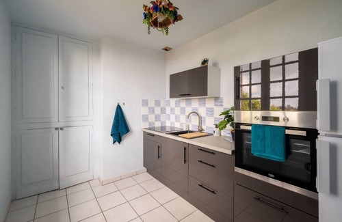 Lisle-sur-Tarn Apartment | Stay at Le Cocon Floral: Central Location Near Gaillac