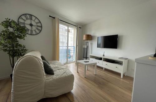 Saint-Sebastien-sur-Loire Apartment | Family-Friendly Stay at Liv'In St Seb with High Ratings