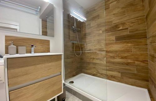Quartier Hyper-Centre Apartment | Prime Location Studio in Hyper-Centre Grenoble, Rated 9.4