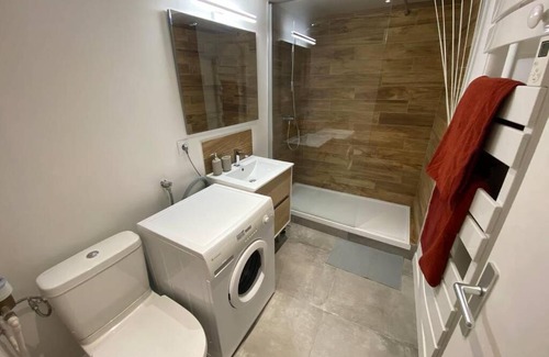 Quartier Hyper-Centre Apartment | Prime Location Studio in Hyper-Centre Grenoble, Rated 9.4