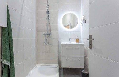 Vaise Condo | Relaxing Retreat at Le Cocon Lita-palace with Spa & Breakfast