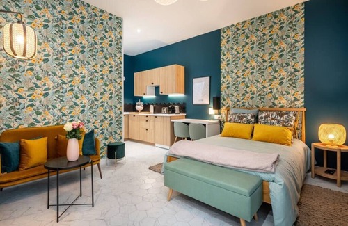 Jean Moulin - Marius Berliet Condo | Relax in Comfort at Le Cocon: Spa & Child-Friendly Amenities