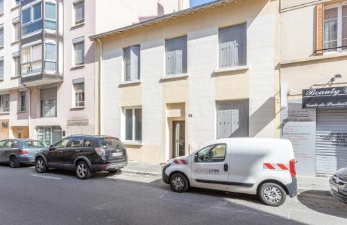 Villette - Maisons Neuves Apartment | Cozy Le Cocon Part-Dieu: Family-Friendly with Breakfast