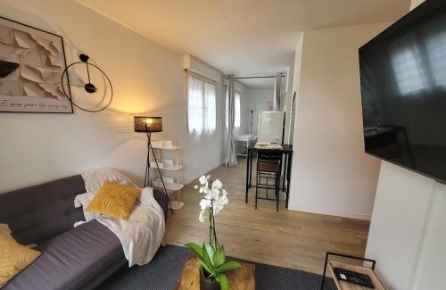 Cergy Apartment | Discover Le Cocon Urbain: Ideal Family Stay in City Center