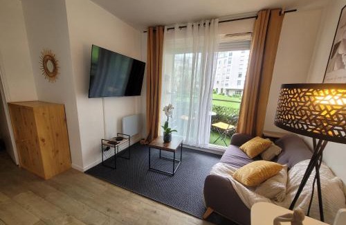 Cergy Apartment | Discover Le Cocon Urbain: Ideal Family Stay in City Center