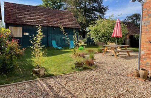 Pierrefitte-sur-Sauldre House | Family-Focused Stay at Le Cocoon d'Annabelle with Garden