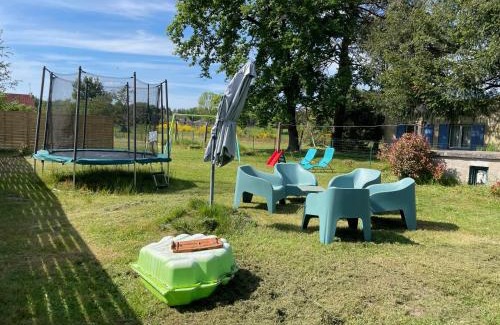 Pierrefitte-sur-Sauldre House | Family-Focused Stay at Le Cocoon d'Annabelle with Garden