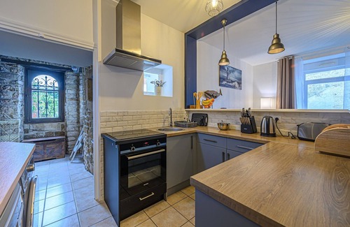 Auray Apartment | Explore Le Coeur d'Auray: Cozy Apartment with Parking