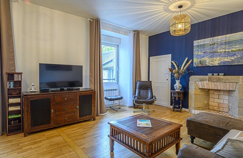 Auray Apartment | Explore Le Coeur d'Auray: Cozy Apartment with Parking