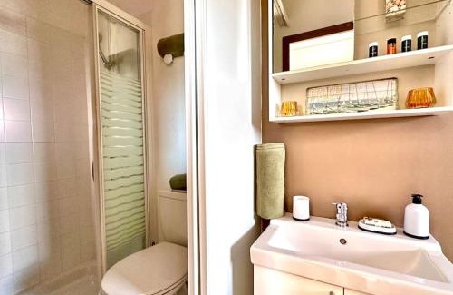 Fos-sur-Mer Apartment | Oceanfront Appartement au Phare de Fos with Superb Views