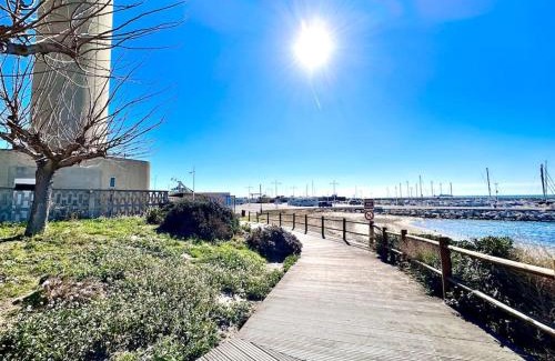 Fos-sur-Mer Apartment | Oceanfront Appartement au Phare de Fos with Superb Views