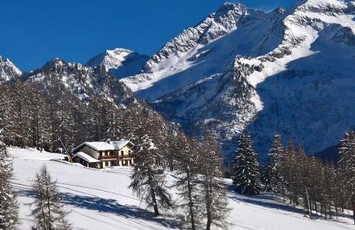 Brusson House | Explore Nature & Trekking at Le Coin des Mélèzes