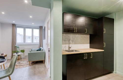 Bobigny Apartment | Modern Apartment for 4 at Le Colbert - Family Friendly Stay