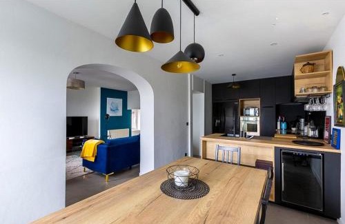 Collonges-au-Mont-d'Or Apartment | Le Collonges - Spacieux Pied à Terre proche Lyon