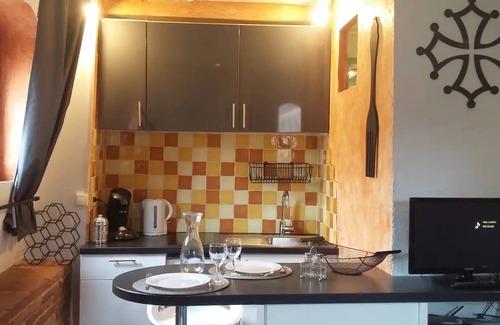 Toulouse City-Centre Apartment | Discover Le Colombier Near Square Charles de Gaulle