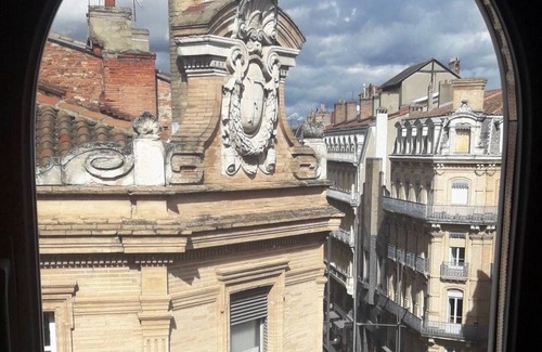 Toulouse City-Centre Apartment | Discover Le Colombier Near Square Charles de Gaulle
