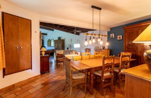 Barbentane Villa | Discover Le Colombier - Cambalala: 4-Star Family Retreat