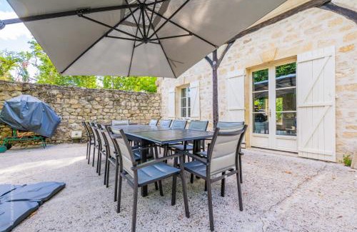 Montgeroult Villa | Enchanting Le Colombier with Oceanfront Pool and Views