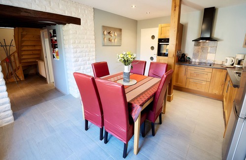 Le Hanouard House | Relax at Le Colvert: Private Jacuzzi & Sauna Retreat
