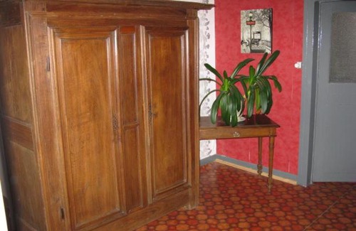 Bulgneville Hotel | Pet Friendly Retreat at Le Commerce: Family-Friendly Amenities