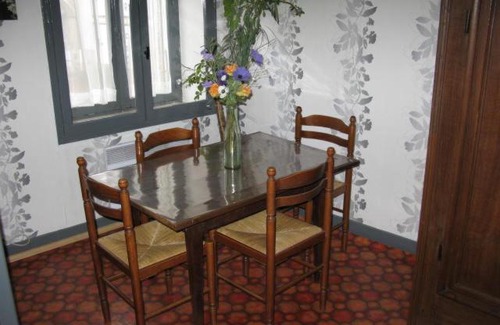 Bulgneville Hotel | Pet Friendly Retreat at Le Commerce: Family-Friendly Amenities