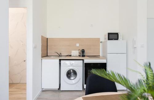Mazargues Apartment | Explore MaisonMars: Oceanfront 1-Bedroom with Terrace