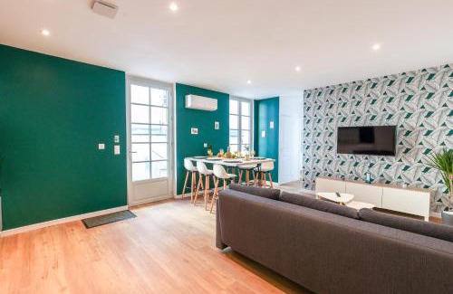 Cognac Apartment | Comfortable Stay in the Heart of the City with Dining