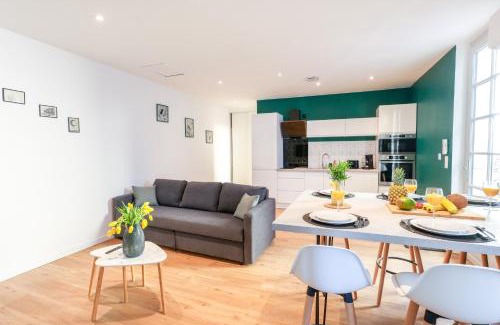 Cognac Apartment | Comfortable Stay in the Heart of the City with Dining