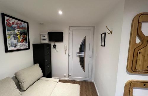 Salins-les-Bains Apartment | Stylish LE COQUET in the Heart of the City, Family-Friendly