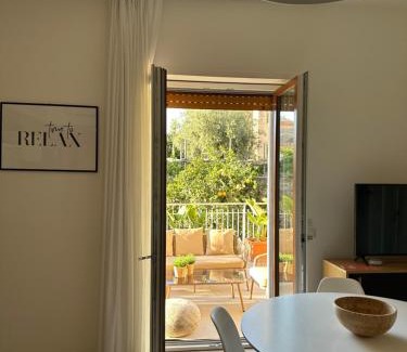 Meta Cabin | Discover Le Coralline: Family-Friendly with Breakfast Included