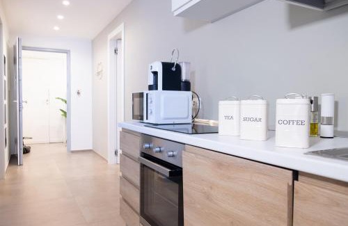 Meta Cabin | Discover Le Coralline: Family-Friendly with Breakfast Included