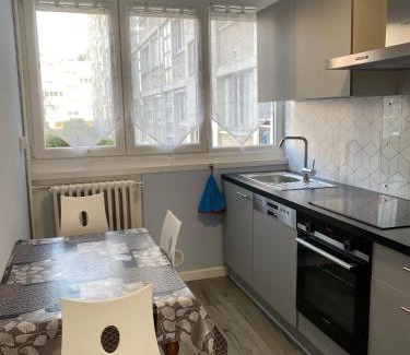 La Talaudiere Apartment | Comfortable Le Cosy: Family-Friendly 2-Bedroom Retreat