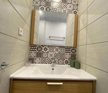 La Talaudiere Apartment | Comfortable Le Cosy: Family-Friendly 2-Bedroom Retreat