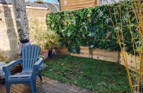 Saint-Andre-de-Cubzac Bed & Breakfast | Serene Oceanfront Retreat at Le Cosy Cabarieu