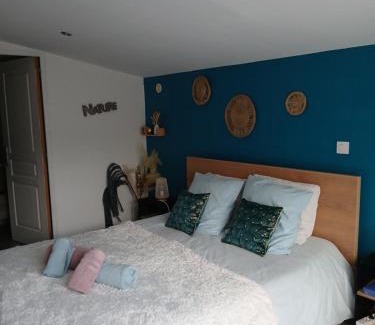 Saint-Andre-de-Cubzac Bed & Breakfast | Serene Oceanfront Retreat at Le Cosy Cabarieu