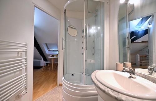 Sens Apartment | Discover Le Cosy du tambour d'argent: 4-Star Comfort Awaits